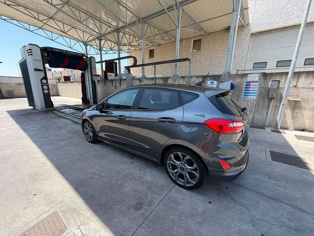 Usata Ford Fiesta ST-Line 125 CV (91 kW) 2021 Grigio Utilitaria