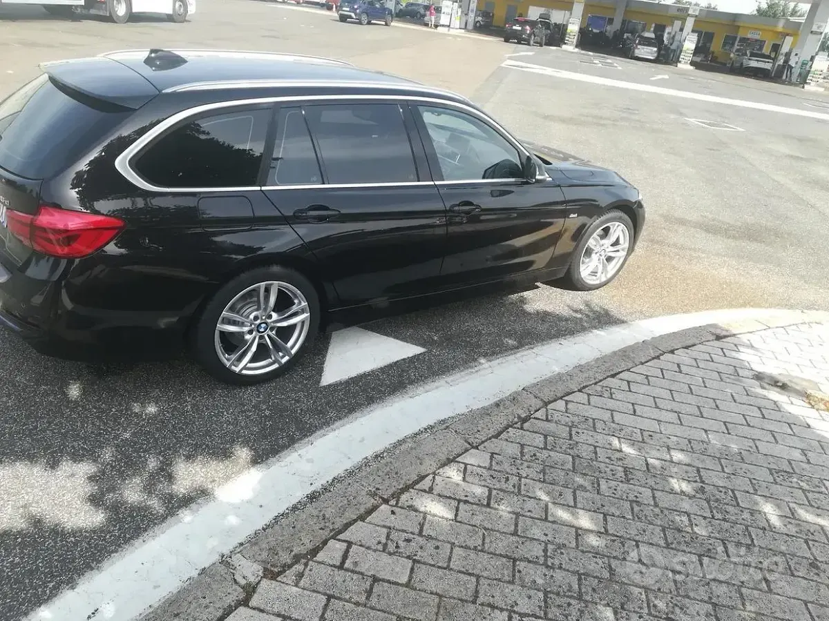 Usata BMW 316 Sport Line 116 CV (85 kW) 2020 Nero Station wagon
