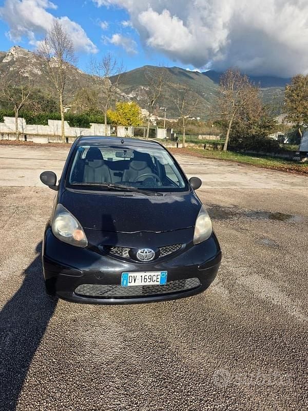 Usata Toyota Aygo 67 CV (49 kW) 2008 Grigio Utilitaria