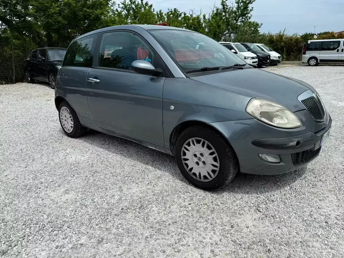 Usata Lancia Ypsilon 69 CV (50 kW) 2004 Grigio Utilitaria