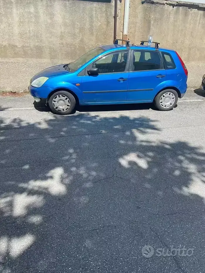 Usata Ford Fiesta 68 CV (50 kW) 2004 Blu Utilitaria