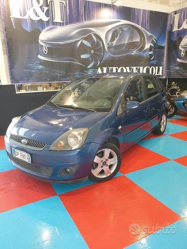 Blu Usata 2008 Ford Fiesta Due volumi | 2700 € (Cara) - Immagine 1/4