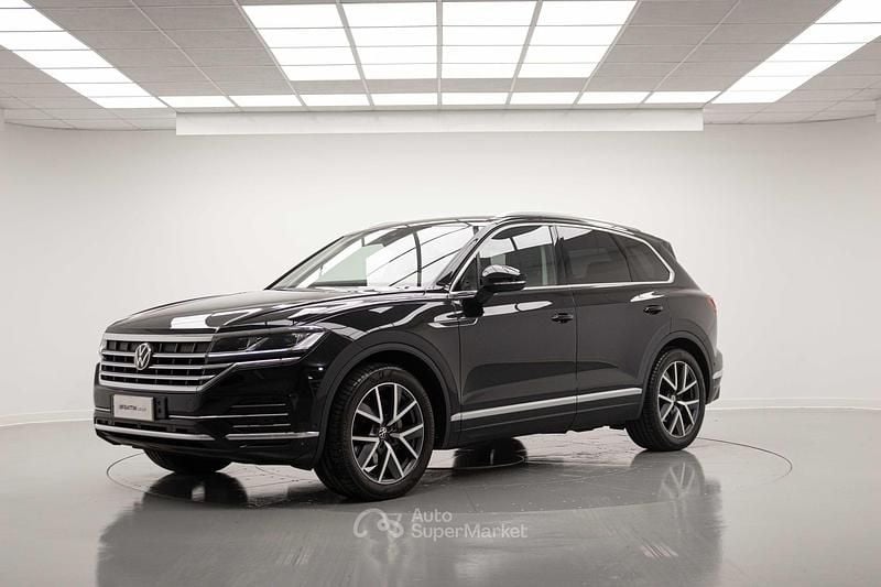 Nero Usata 2023 VW Touareg Elegance SUV | 64.990 € - Immagine 1/4