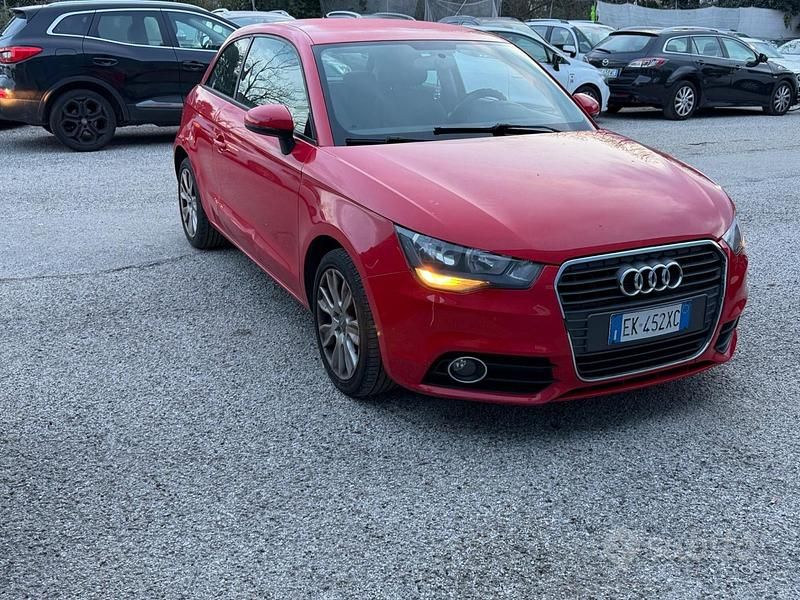 Usata Audi A1 Attraction 86 CV (63 kW) 2011 Rosso Utilitaria