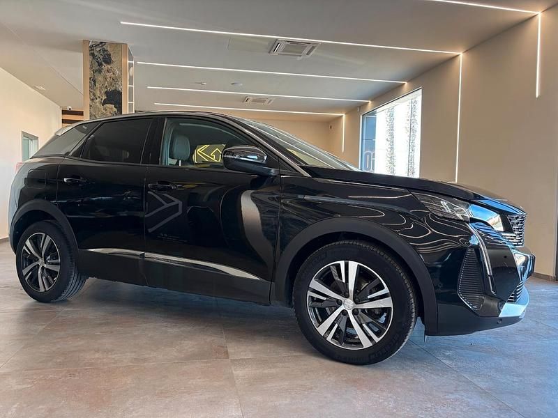 Usata Peugeot 3008 Allure 131 CV (96 kW) 2022 Nero SUV