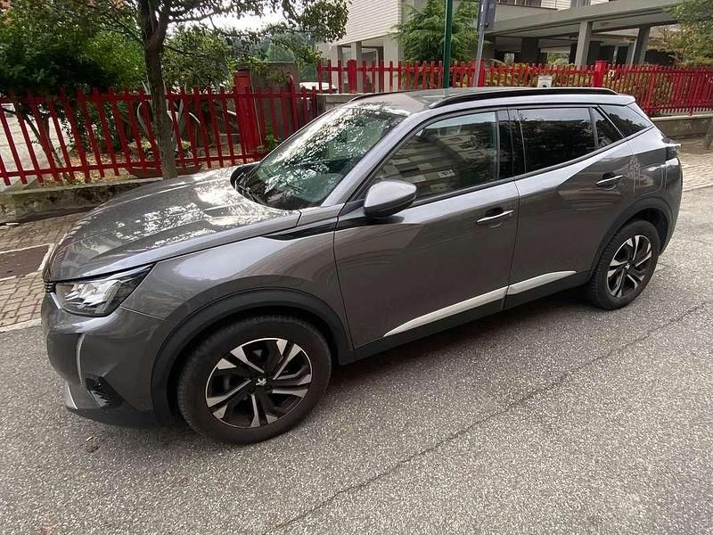 Usata Peugeot 2008 Allure 102 CV (75 kW) 2021 Argento SUV