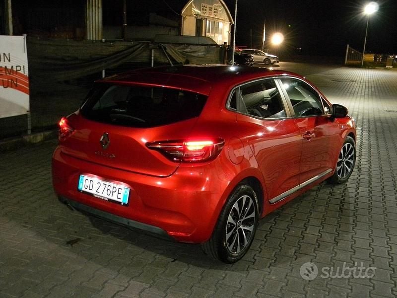 Usata Renault Clio V Intens 101 CV (74 kW) 2021 Rosso Utilitaria