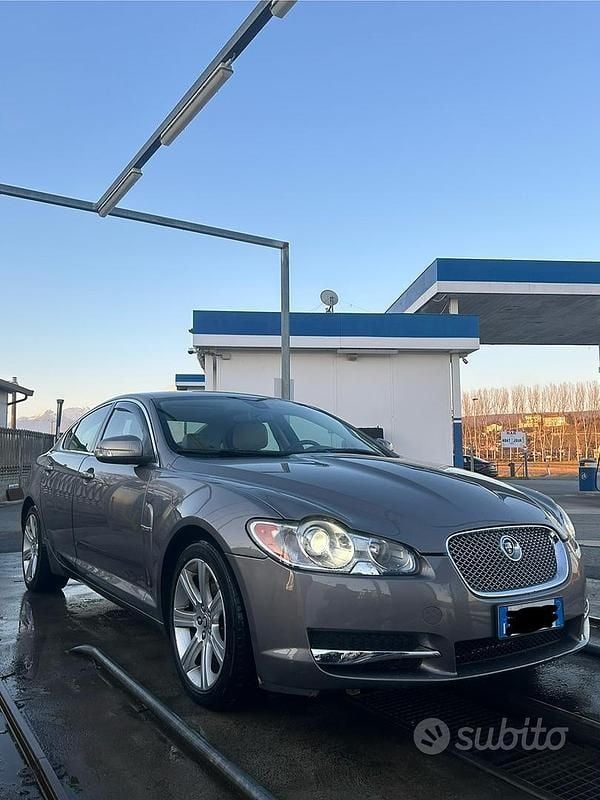 Grigio Usata 2009 Jaguar XF Tre volumi | 6500 € - Immagine 1/4