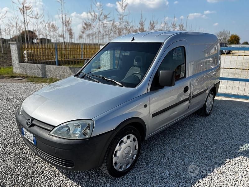 Usata Opel Combo 96 CV (70 kW) 2005 Grigio Monovolume