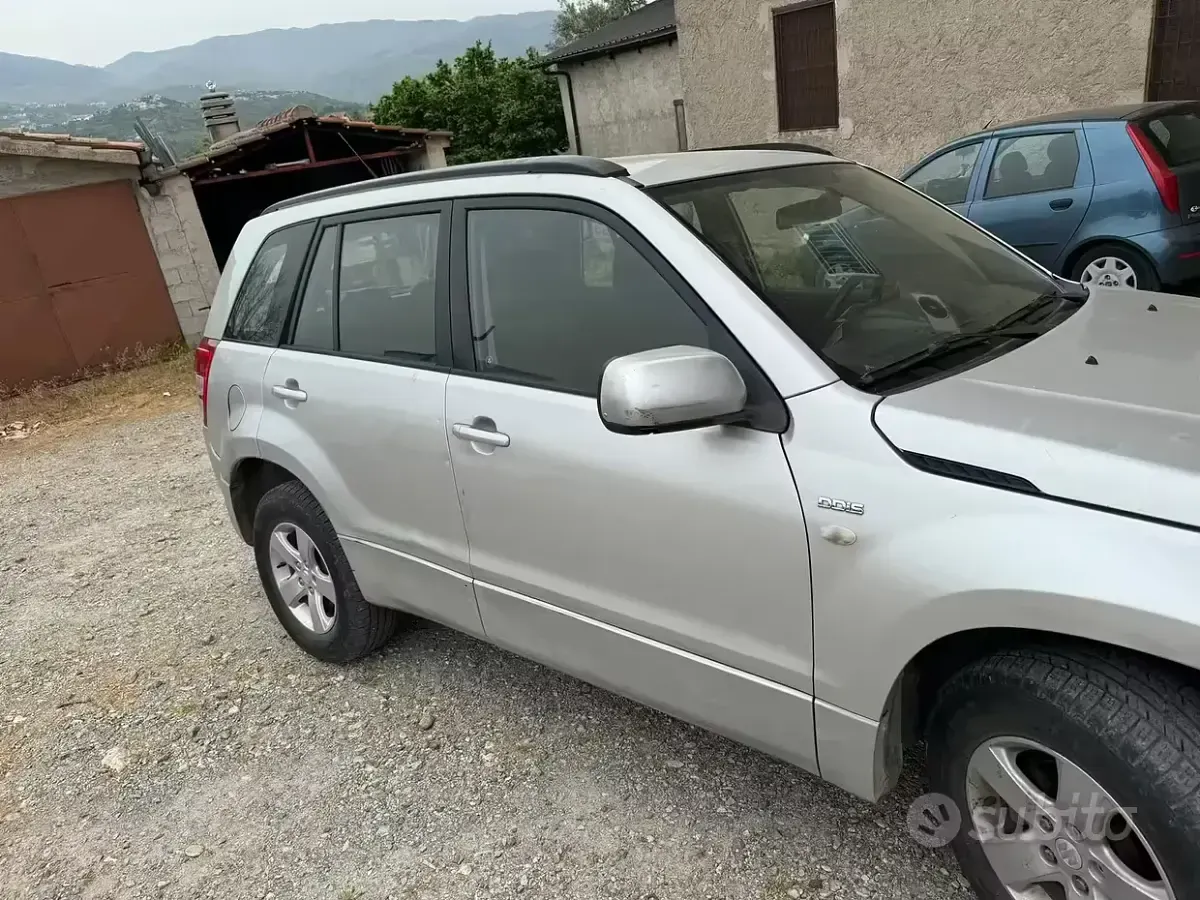 Usata Suzuki Vitara 109 CV (80 kW) 2005 Grigio SUV