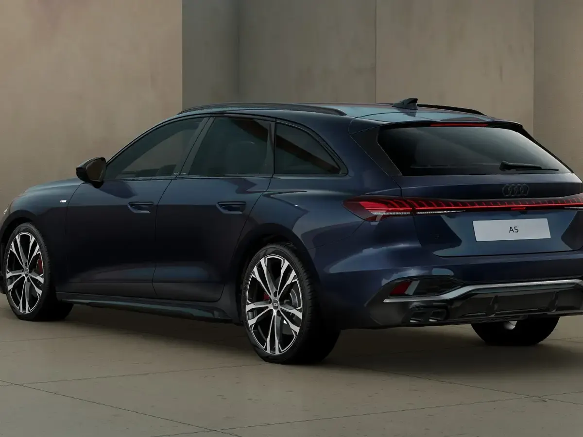 Nuova Audi A5 S-Line 204 CV (150 kW) 2026 Blu firmamento metallizzato Station wagon
