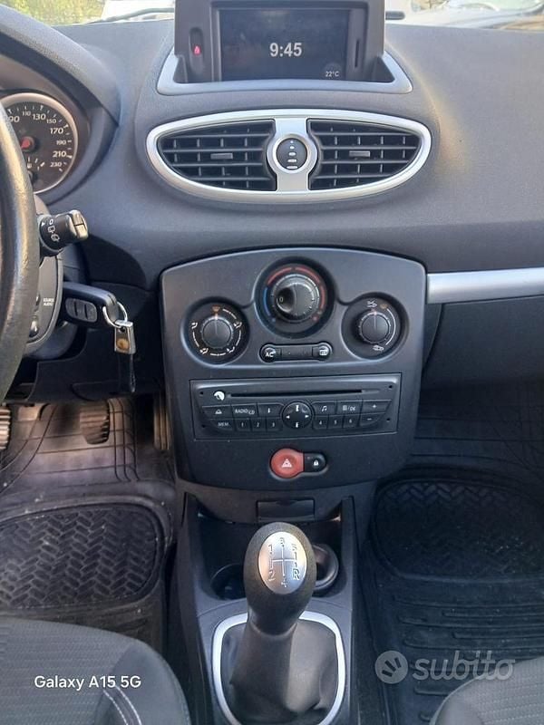 Usata Renault Clio II 85 CV (62 kW) 2010 Berlina