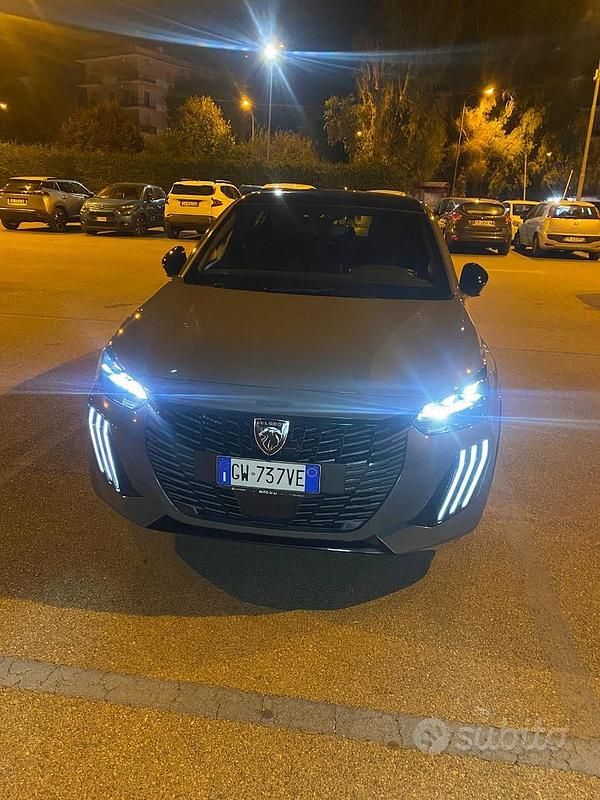 Grigio Usata 2024 Peugeot 208 GT Due volumi | 20.000 € (Molto cara) - Immagine 1/4