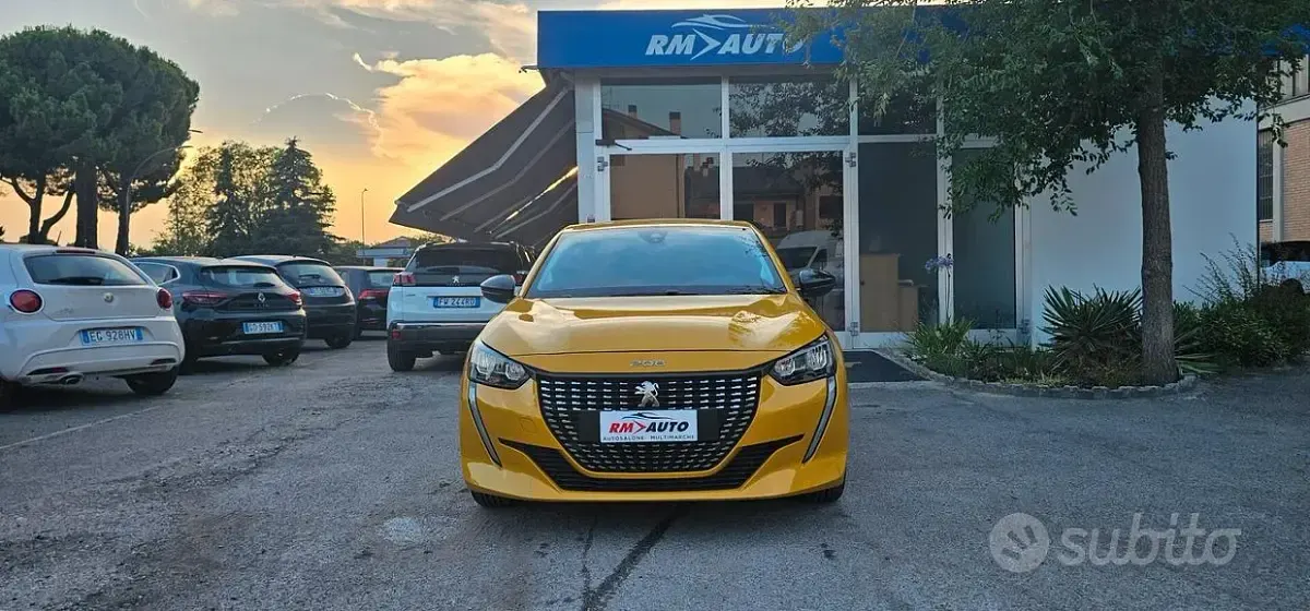 Usata Peugeot 208 Allure 102 CV (75 kW) 2023 Giallo Utilitaria