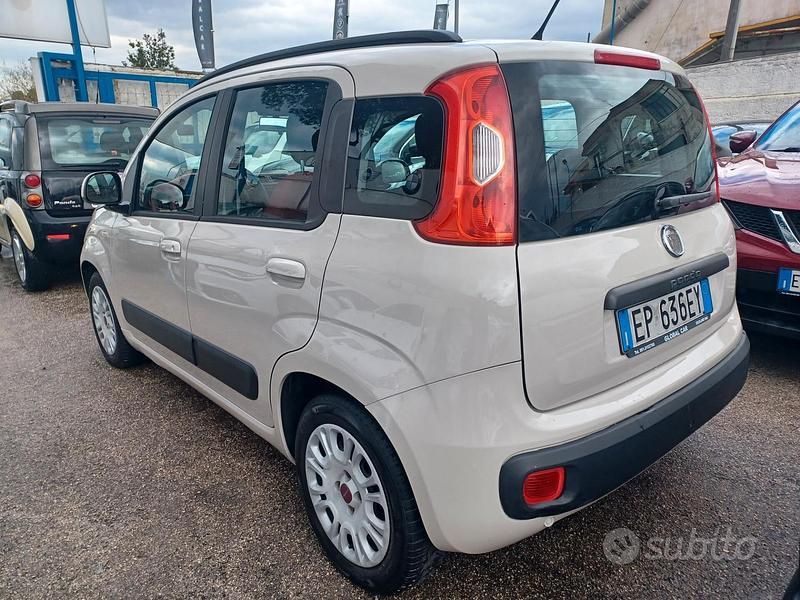 Usata Fiat Panda Lounge 69 CV (50 kW) 2013 Beige Utilitaria
