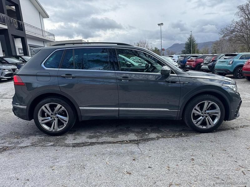 Usata VW Tiguan R-line 150 CV (110 kW) 2023 Grigio SUV