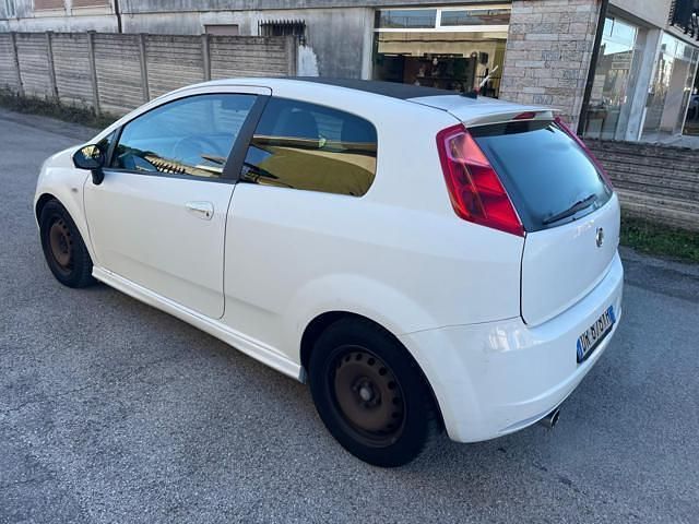 Usata Fiat Grande Punto Dynamic 119 CV (87 kW) 2008 Bianco Utilitaria