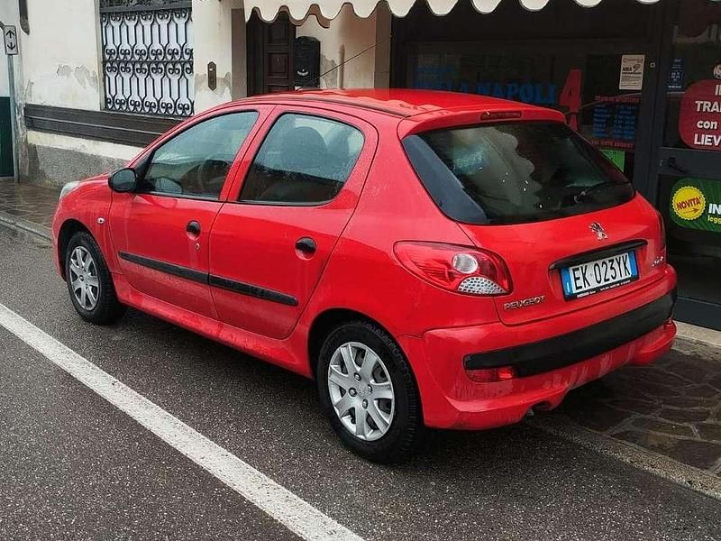Usata Peugeot 206 60 CV (44 kW) 2011 Rosso Berlina