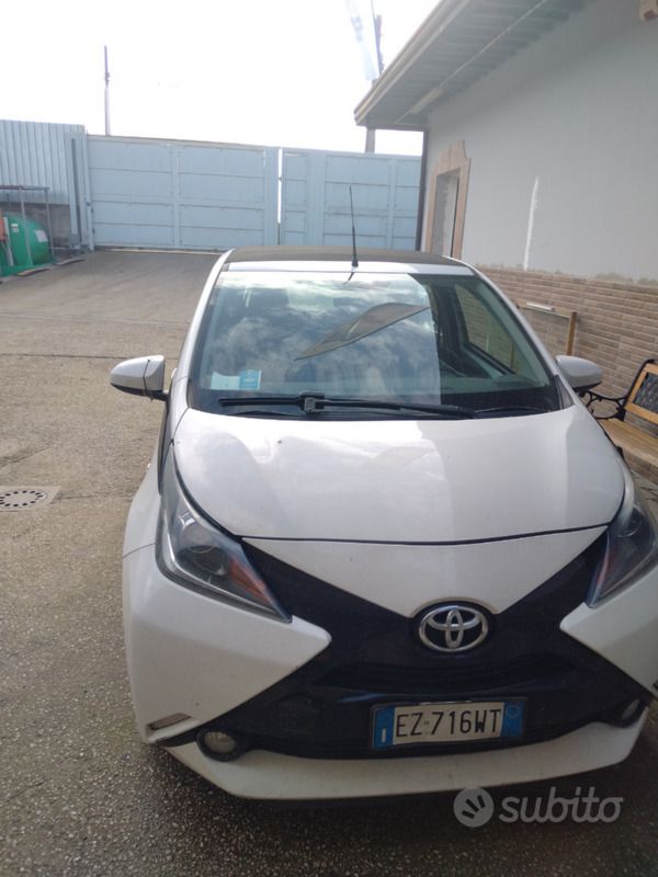 Bianco Usata 2015 Toyota Aygo Due volumi | 8000 € (Buon prezzo) - Immagine 1/4