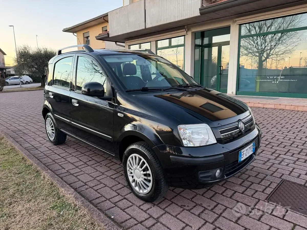 Usata Fiat Panda Active 69 CV (50 kW) 2011 Nero Utilitaria