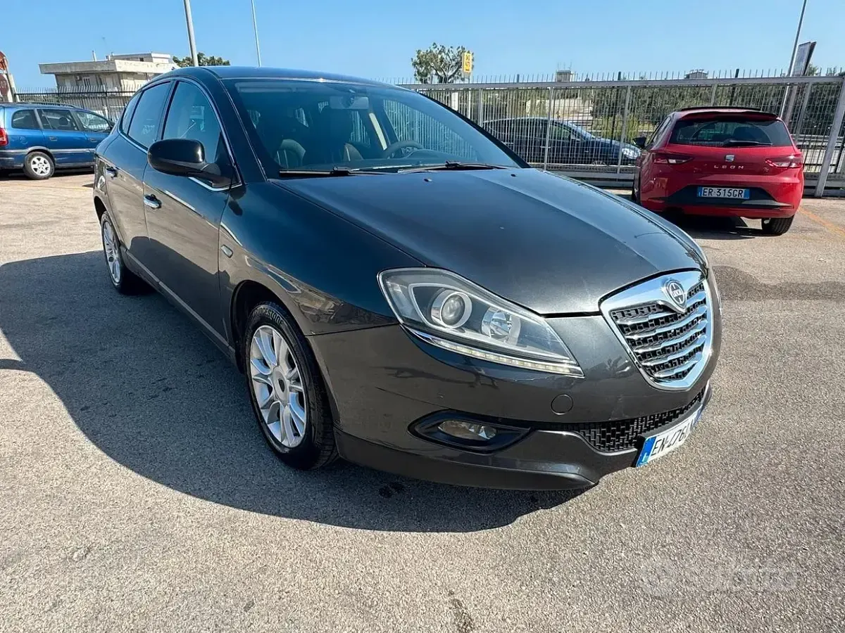 Usata Lancia Delta Gold 120 CV (88 kW) 2012 Bluazzurro Utilitaria