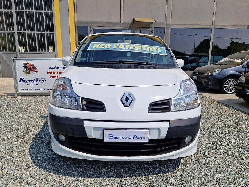 Usata Renault Modus 75 CV (55 kW) 2011 Bianco Monovolume