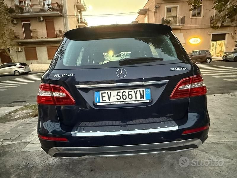 Usata Mercedes ML250 203 CV (149 kW) 2014 Blu SUV