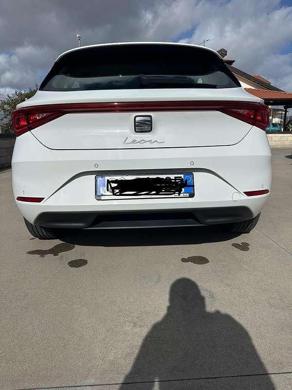 Usata Seat Leon Style 150 CV (110 kW) 2021 Bianco Berlina