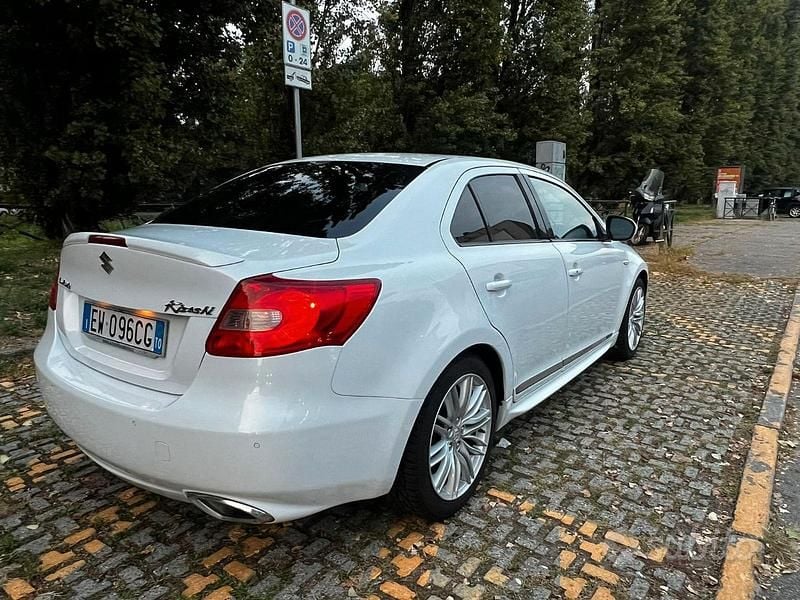 Usata Suzuki Kizashi 178 CV (130 kW) 2014 Bianco Berlina
