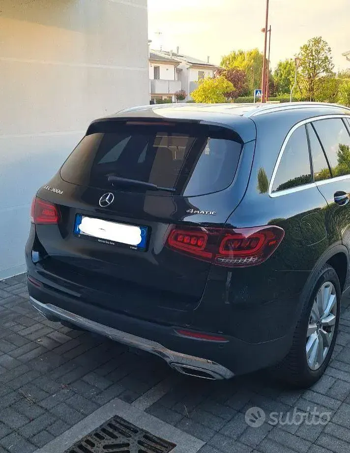 Usata Mercedes GLC300 245 CV (180 kW) 2020 Nero SUV