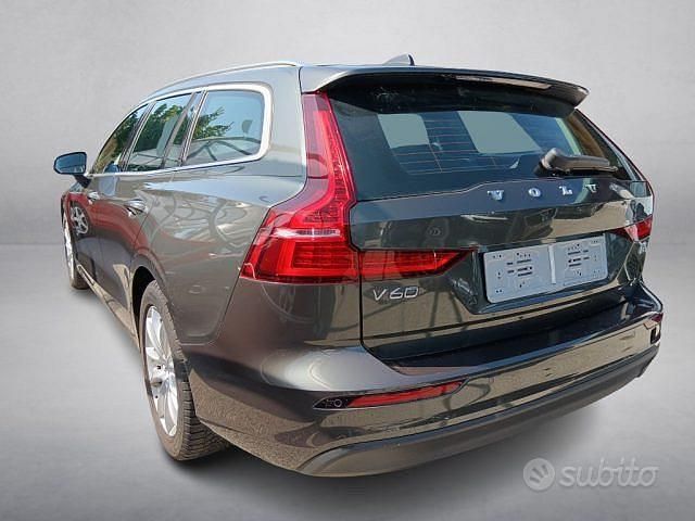 Usata Volvo V60 Momentum 150 CV (110 kW) 2019 Grigio Station wagon