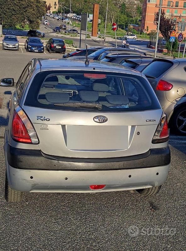 Usata Kia Rio 109 CV (80 kW) 2006 Grigio Berlina