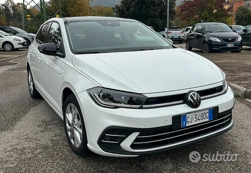 Bianco Usata 2022 VW Polo Tre volumi | 18.000 € (Cara) - Immagine 1/4