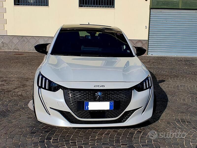 Usata Peugeot 208 GT 102 CV (75 kW) 2021 Bianco Utilitaria