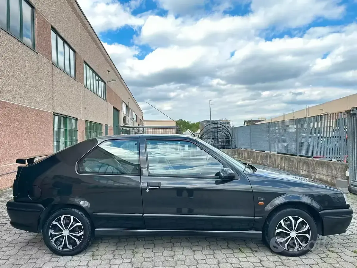 Usata Renault 19 LIMITED 108 CV (79 kW) 1995 Nero Coupé