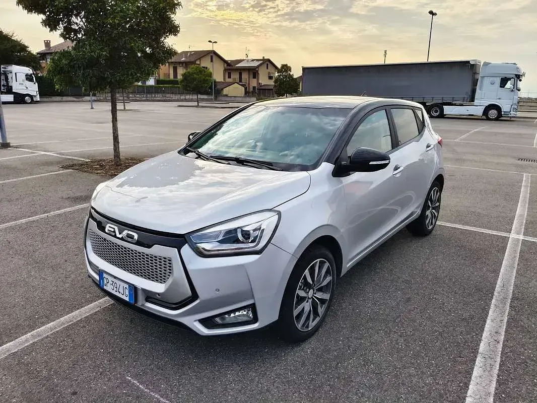 Usata EVO Evo 3 107 CV (78 kW) 2023 Argento SUV