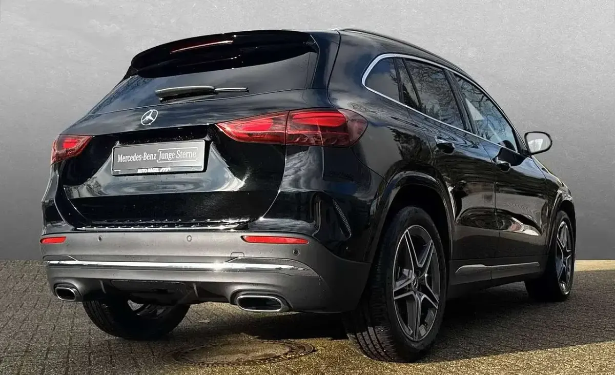 Usado Mercedes GLA200 AMG 163 CV (119 kW) 2025 Negro SUV