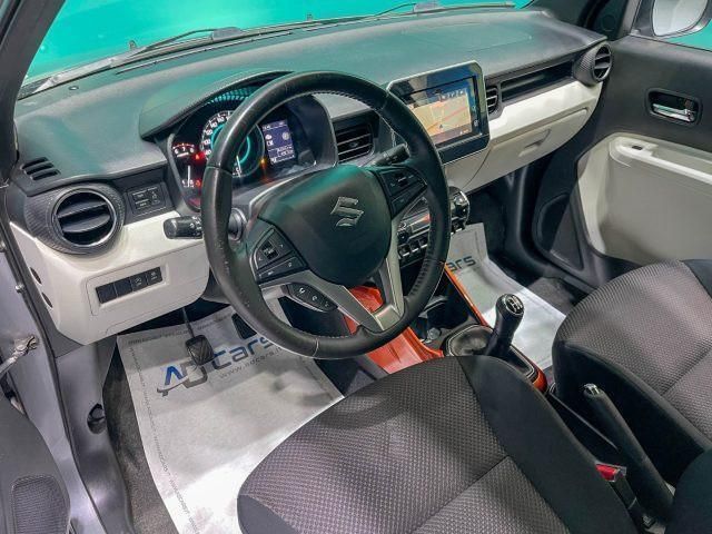 Usado Suzuki Ignis 90 CV (66 kW) 2018 Plateado Utilitario