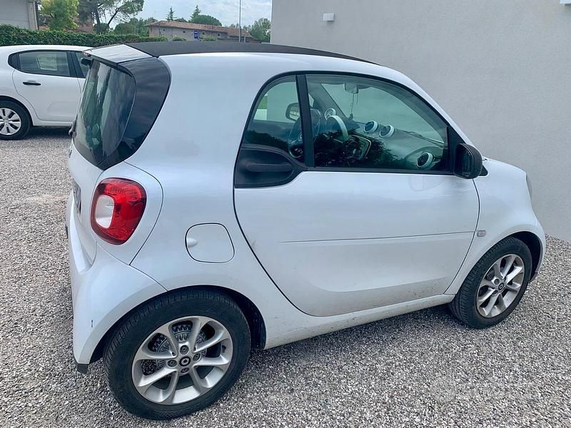 Usata Smart ForTwo Electric Drive Passion 41 kW (56 CV) 2019 Bianco Utilitaria