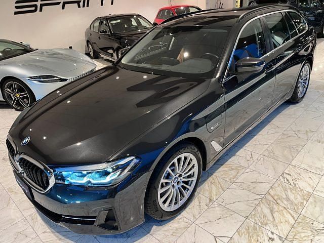 Usata BMW 530e Efficient Dynamics 292 CV (214 kW) 2022 Grigio Station wagon