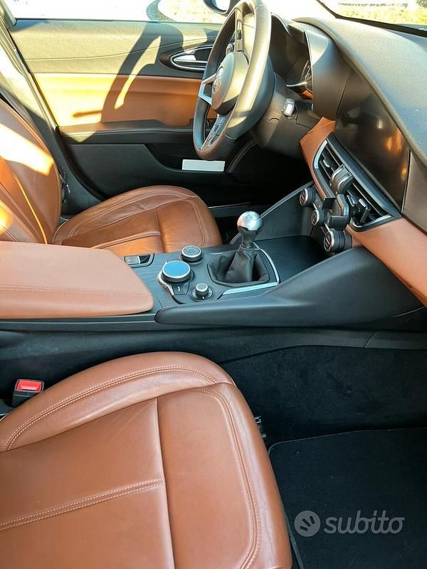 Usata Alfa Romeo Giulia Super 150 CV (110 kW) 2016 Blu Berlina