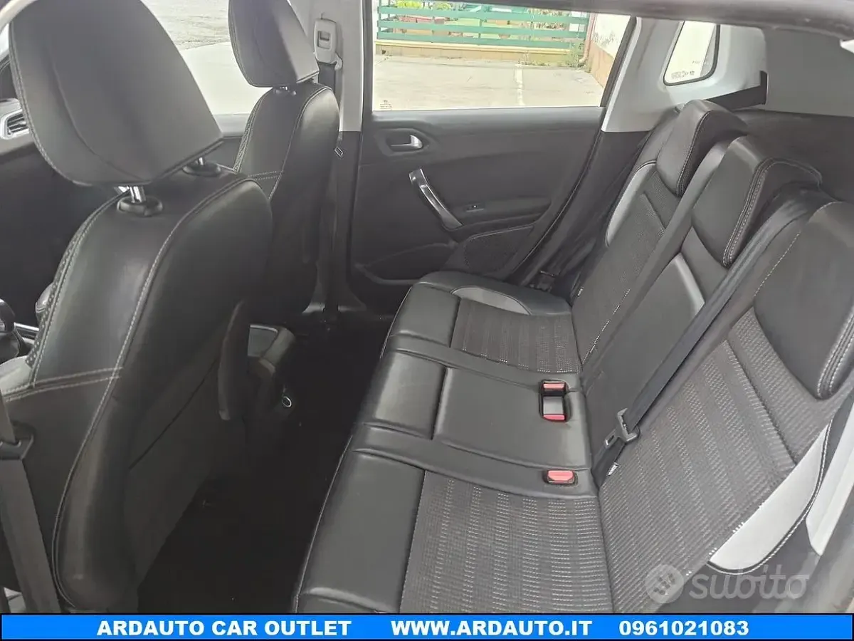 Usata Peugeot 2008 Allure 92 CV (67 kW) 2014 Grigio SUV