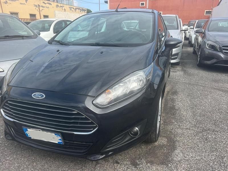 Nero Usata 2016 Ford Fiesta Tre volumi | 4500 € (Super prezzo) - Immagine 1/4