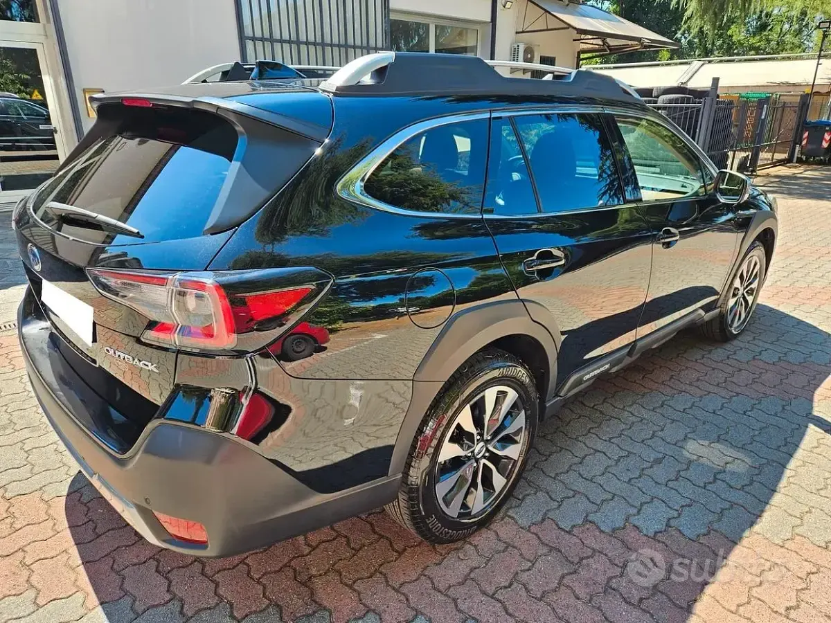 Usata Subaru Outback Premium 169 CV (124 kW) 2023 Nero Station wagon