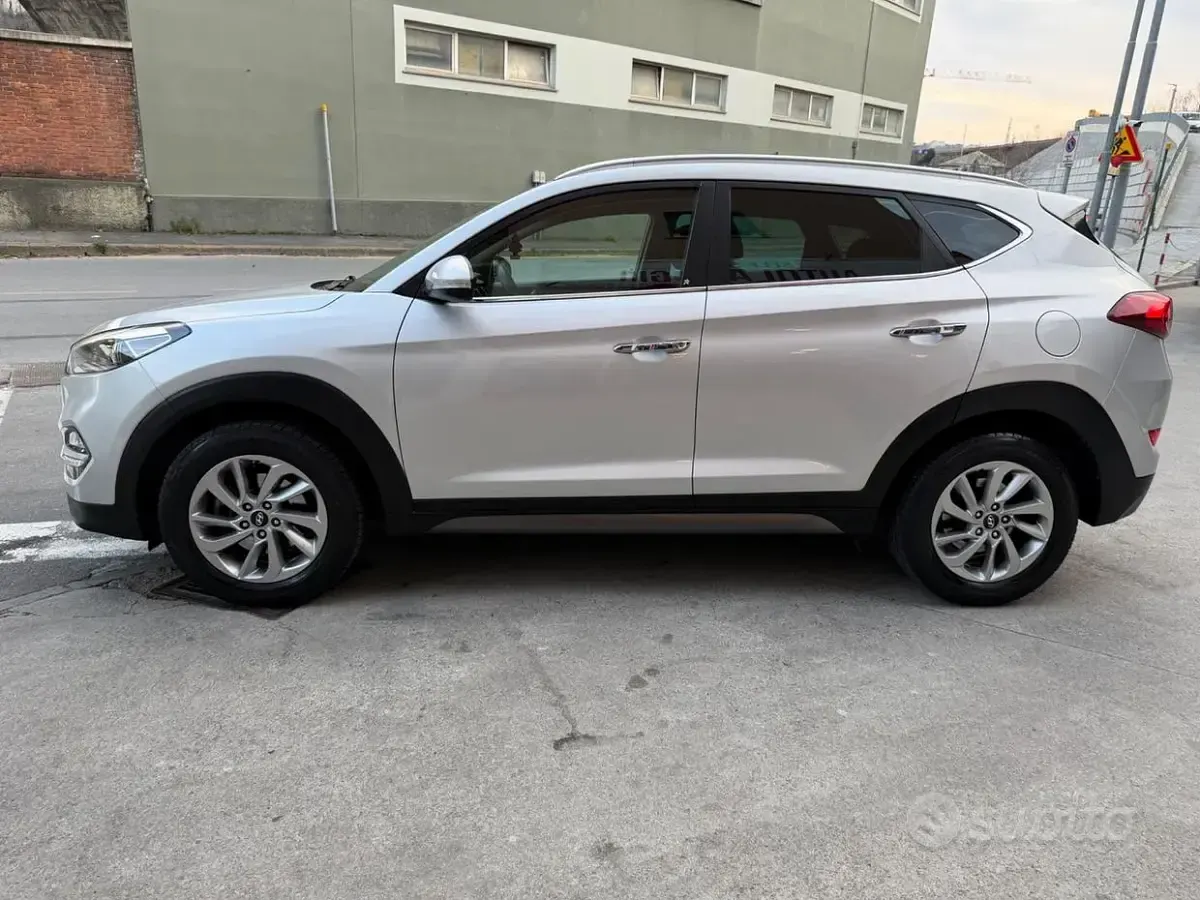 Second-hand Hyundai Tucson Xpossible 116 CP (85 kW) 2016 Gri SUV