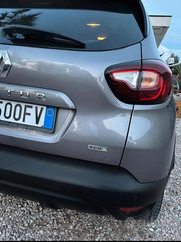 Usata Renault Captur 90 CV (66 kW) 2017 Grigio SUV