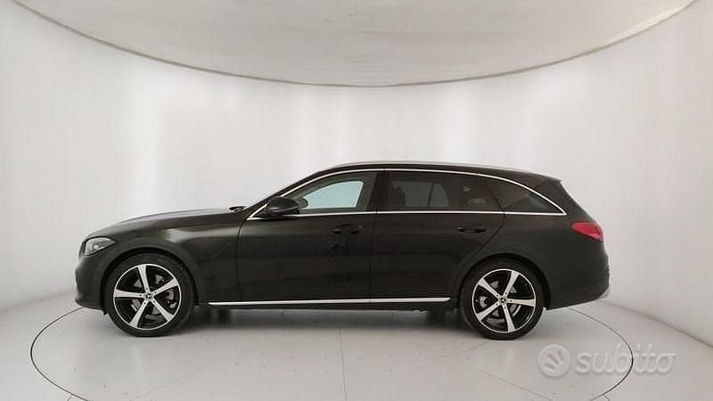 Usata Mercedes C220 Premium Plus 197 CV (144 kW) 2023 Nero Station wagon