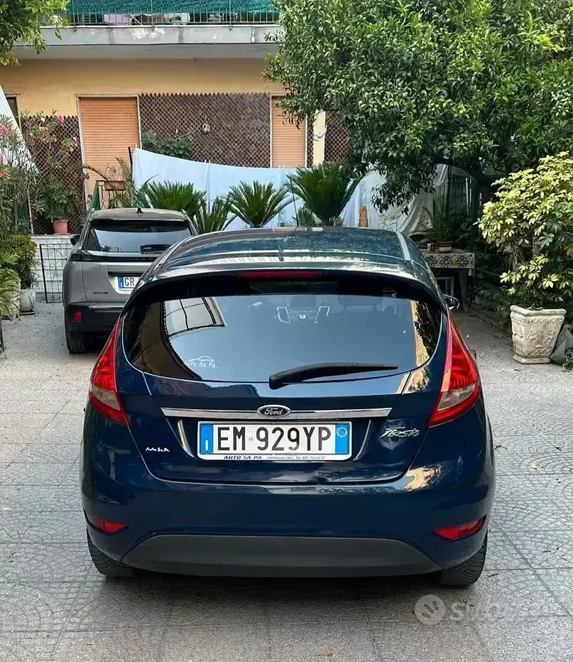 Usata Ford Fiesta 97 CV (71 kW) 2012 Bluazzurro Berlina