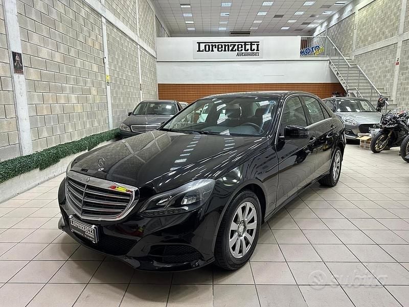 Nero Usata 2015 Mercedes E200 Tre volumi | 11.500 € (Super prezzo) - Immagine 1/4