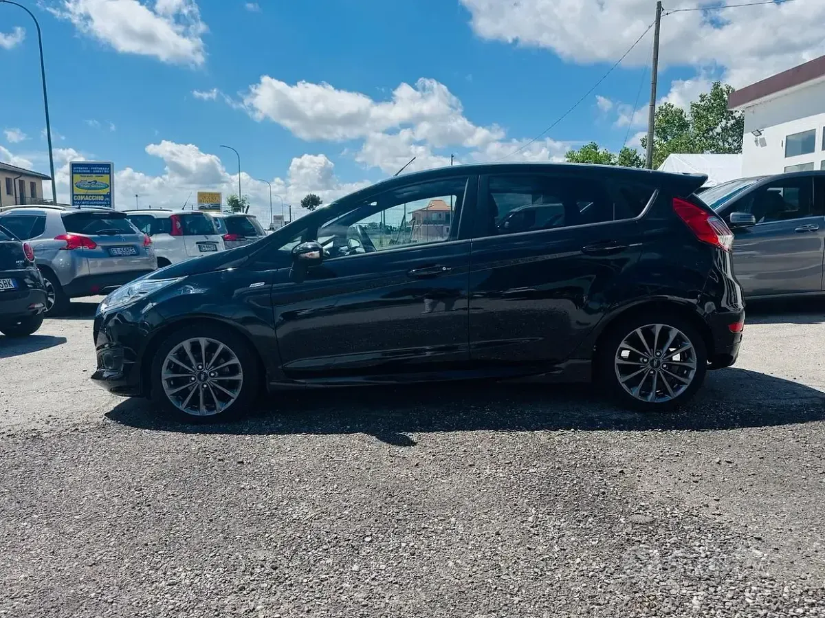 Usata Ford Fiesta ST-Line 75 CV (55 kW) 2017 Nero Utilitaria